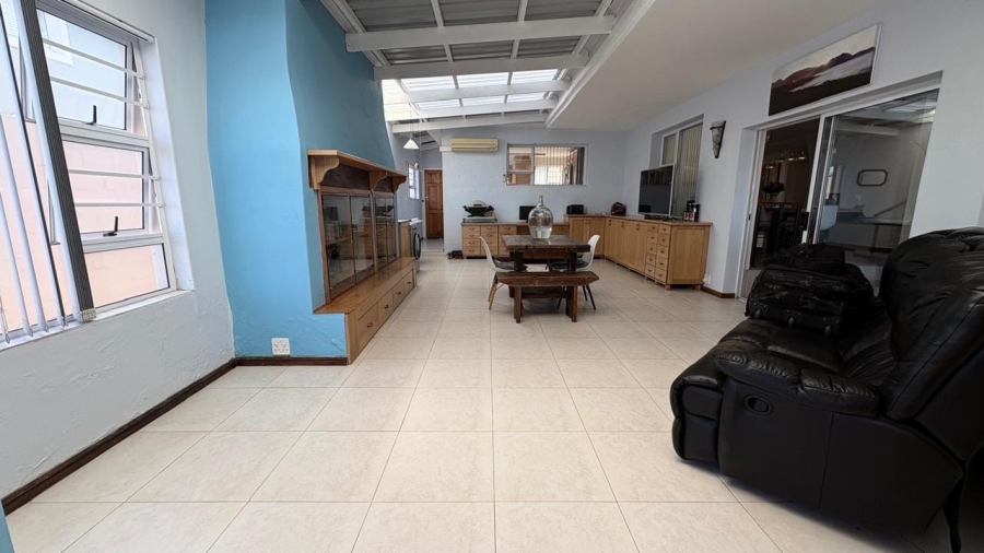 5 Bedroom Property for Sale in Sandbaai Western Cape